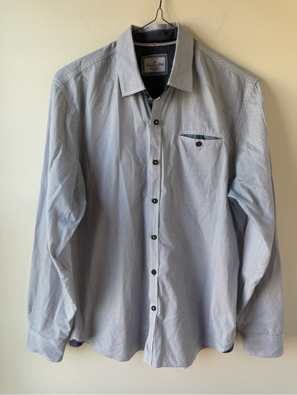 Thread & Cloth’s Men's Light Blue Micro-Pattern Dress Shirt